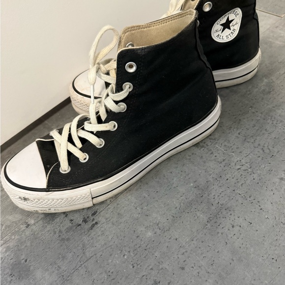 Converse Women's High-Top platform Sneakers - Picture 4 of 6